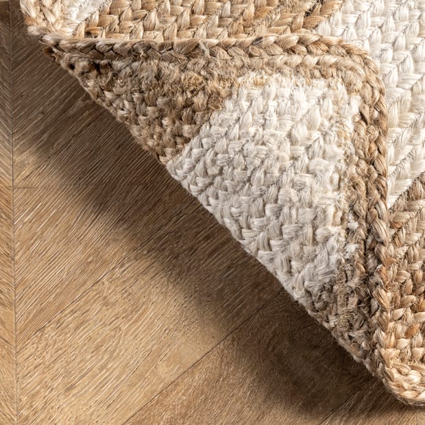 White & Natural Jute Thin Chevron Scatter Rug