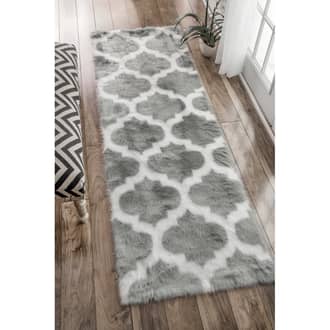 Gray Serenity Faux Sheepskin Trellis rug