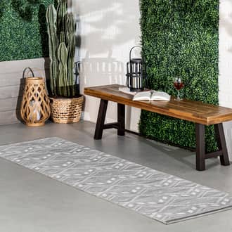 Gray Aquarian Natalia Chevrons Washable Indoor/Outdoor rug