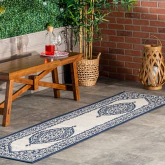 Navy Tucana Iris Medallion Indoor/Outdoor rug