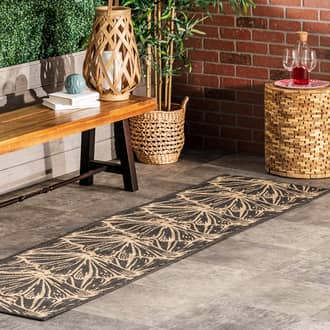 Charcoal Tucana Seashell Trellis Indoor/Outdoor rug