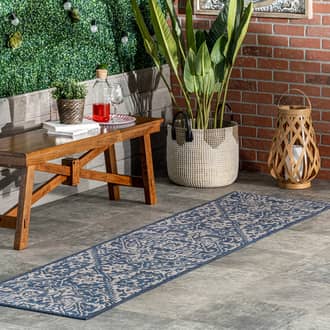 Blue Tucana Gemstone Medallion Indoor/Outdoor rug