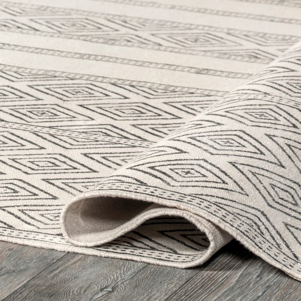 Diamond Stripe Bath Rug White - Threshold™